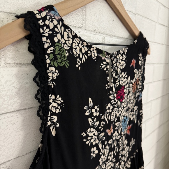 LC LAUREN CONRAD Black Hi-Low Flowered Babydoll Sleeveless Top - Picture 10 of 10